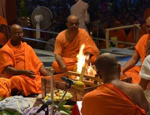 પ્રાસંગિક : રામકૃષ્ણ સંઘમાં દુર્ગાપૂજા : સ્વામી તન્નિષ્ઠાનંદ